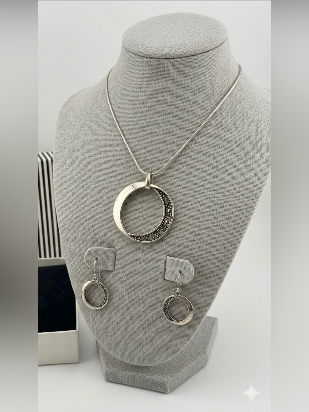 Silver Toned Necklace and Dangle Earrings Set by Mix It New in Box